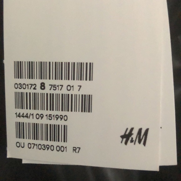 Faux leather H&M paper bag skirt. Never worn with tag on - Picture 3 of 3